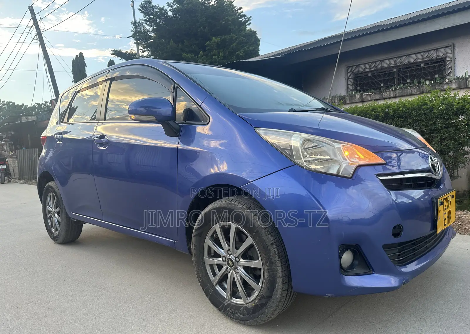 Toyota Ractis 2010 Blue