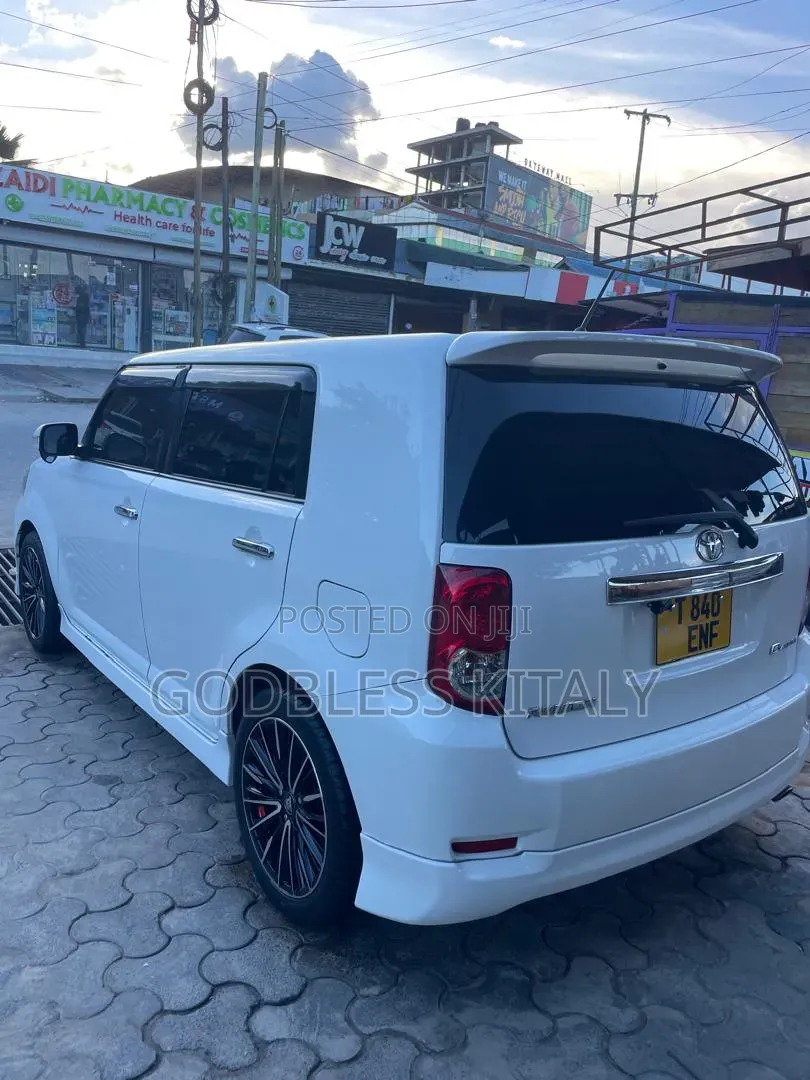 Toyota Corolla Rumion Hatchback 1.5 FWD 2009 White