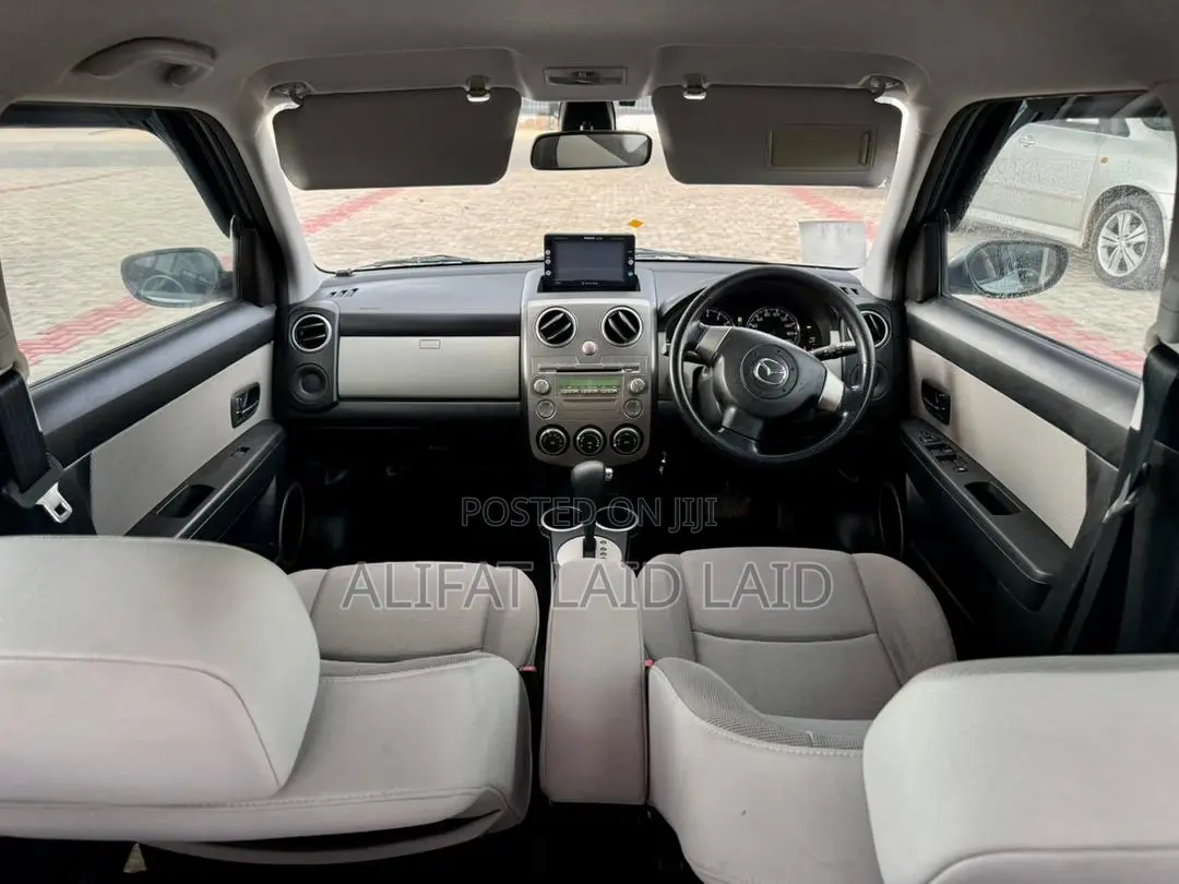 Mazda Verisa 2010 Silver