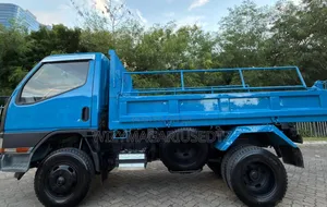 Mitsubishi Canter Tipper