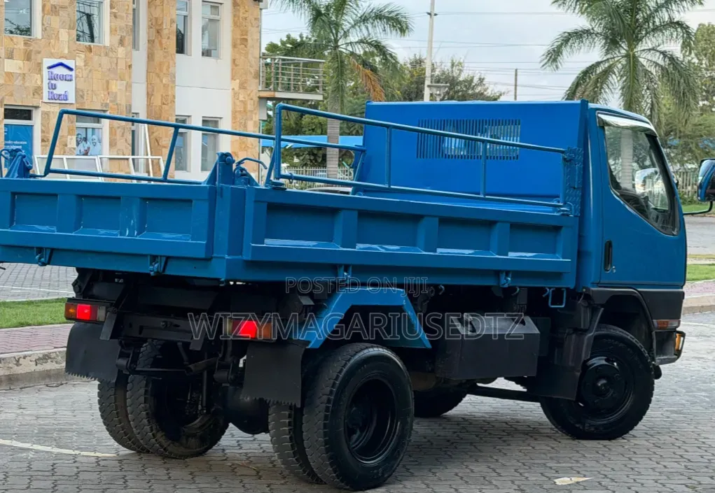 Mitsubishi Canter Tipper