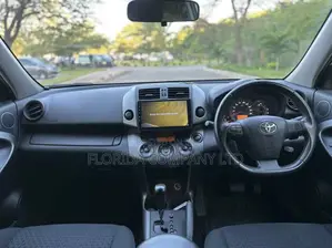 Toyota Vanguard 2010 White
