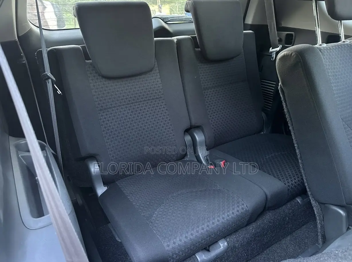 Toyota Vanguard 2010 White