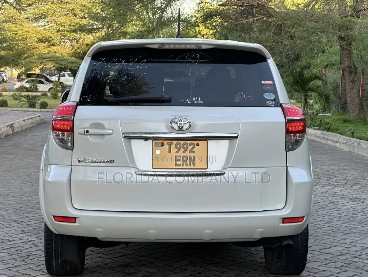Toyota Vanguard 2010 White