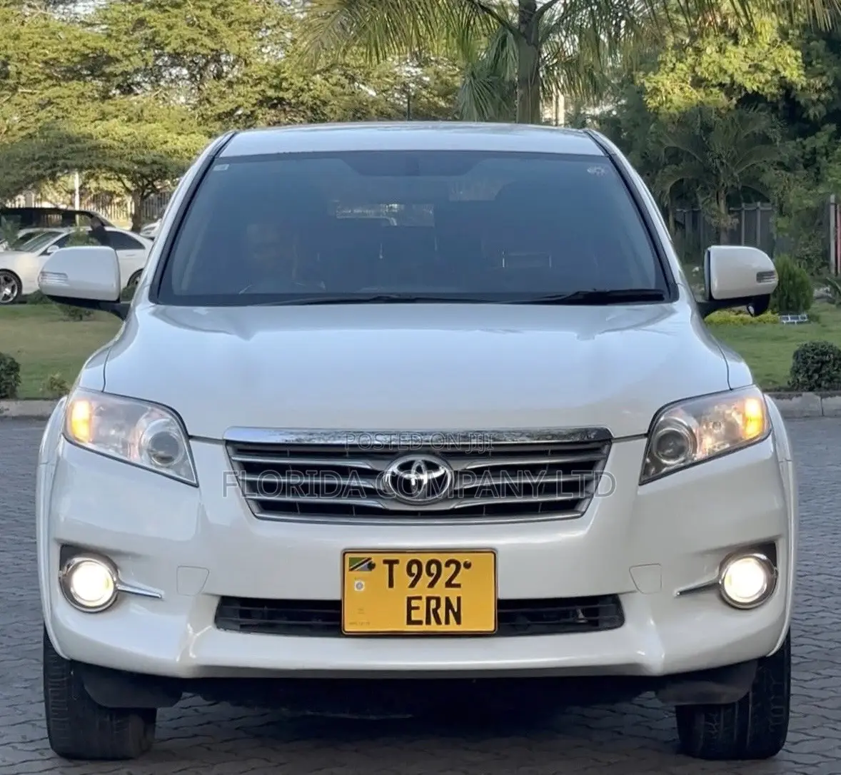 Toyota Vanguard 2010 White