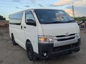 Toyota HiAce 2016 White