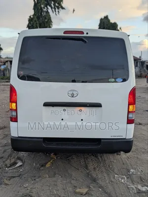 Toyota HiAce 2016 White