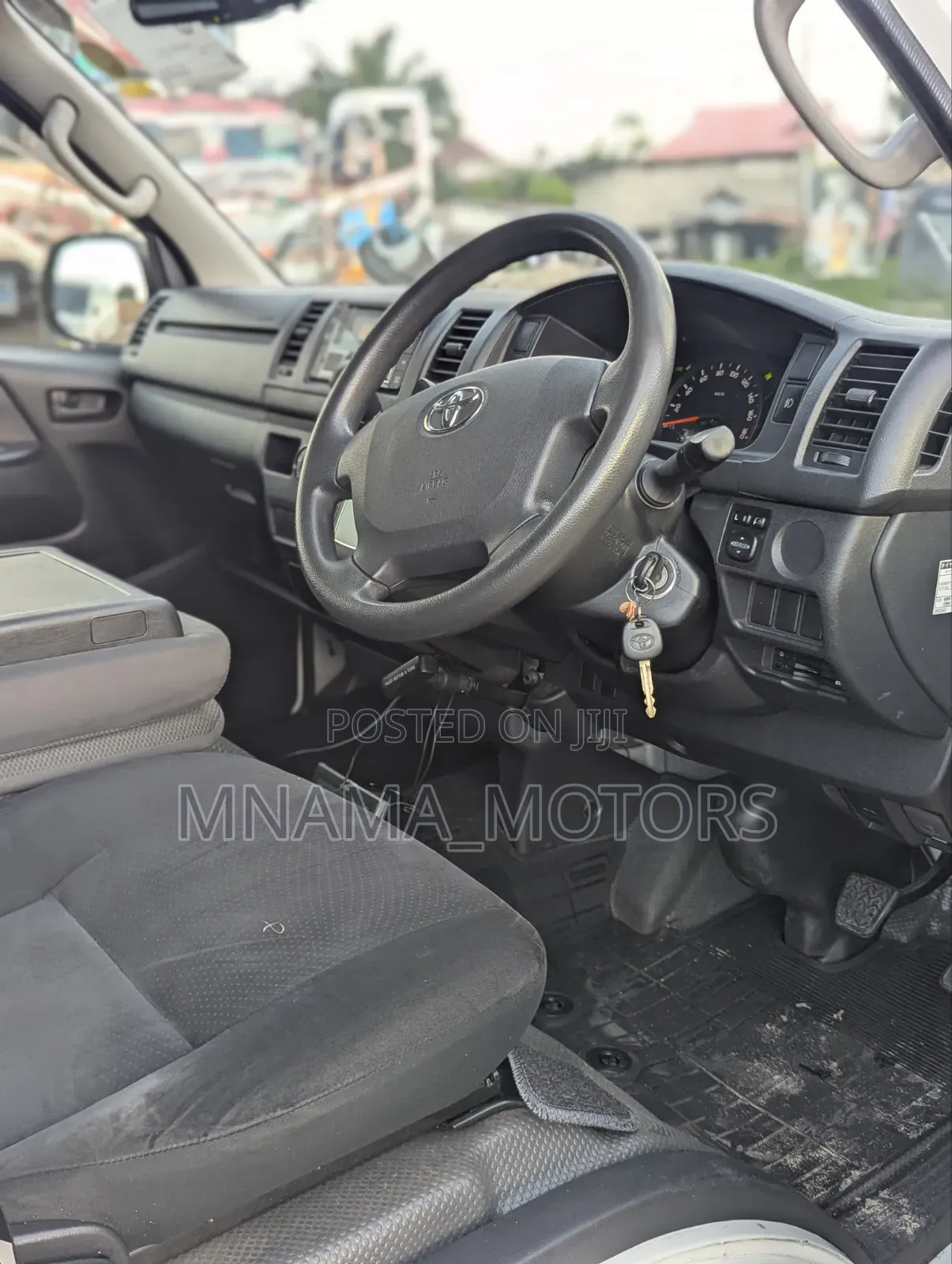 Toyota HiAce 2016 White