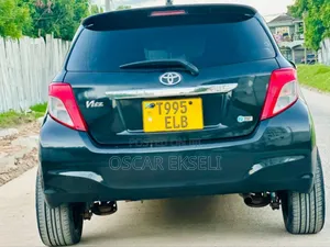 Toyota Vitz 2011 Black