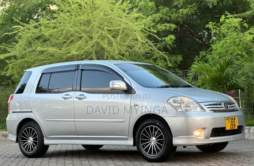 Toyota Raum 2007 Silver