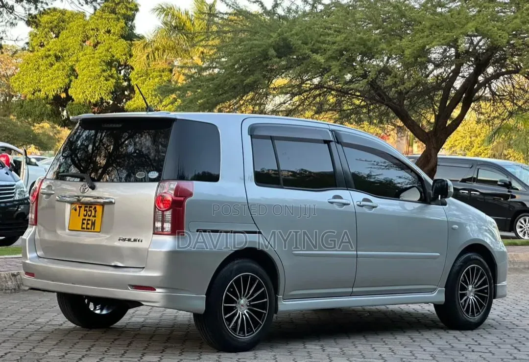 Toyota Raum 2007 Silver
