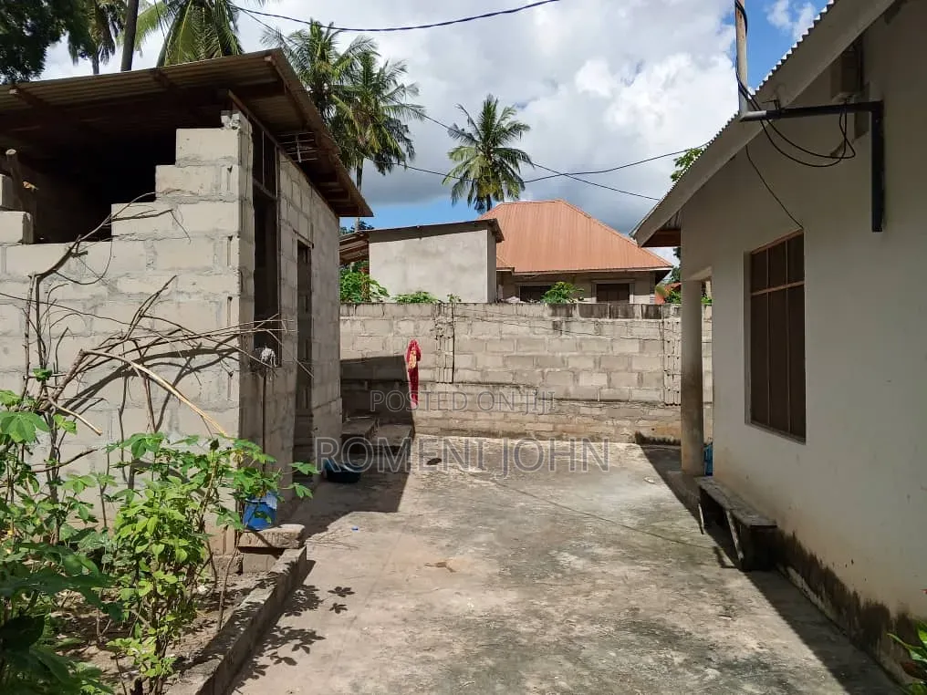 4bdrm House in Tanzania Daresalaam, Ukonga for sale