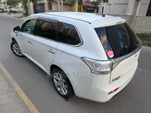 Mitsubishi Outlander 2016 White