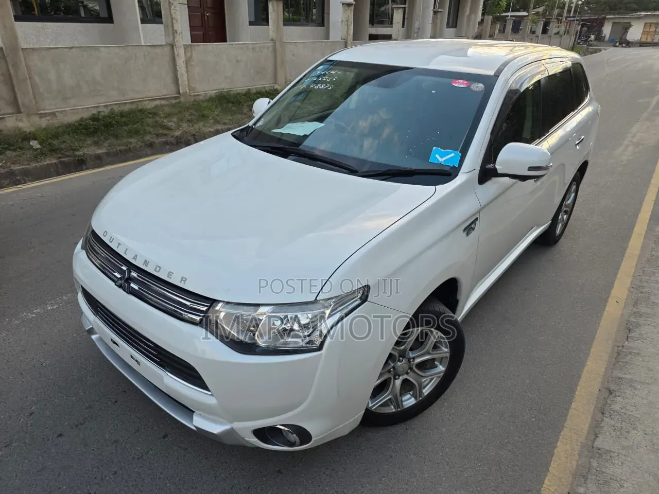 Mitsubishi Outlander 2016 White