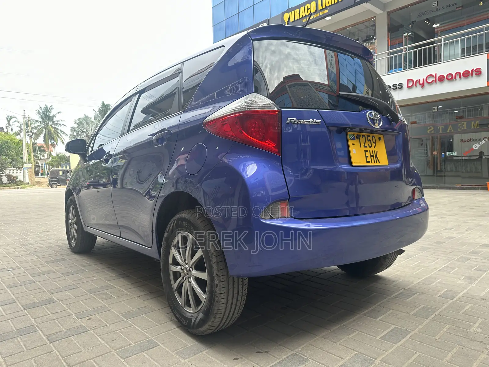 Toyota Ractis 1.5 FWD 2010 Blue