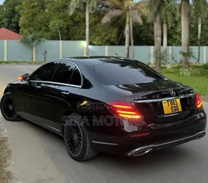 Mercedes-Benz E200 2016 Black