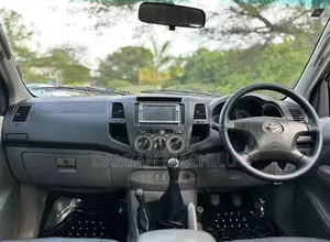 Toyota Hilux 2009 White