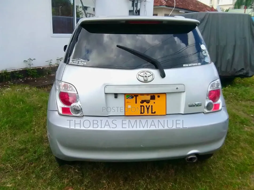 Toyota IST 2006 Silver