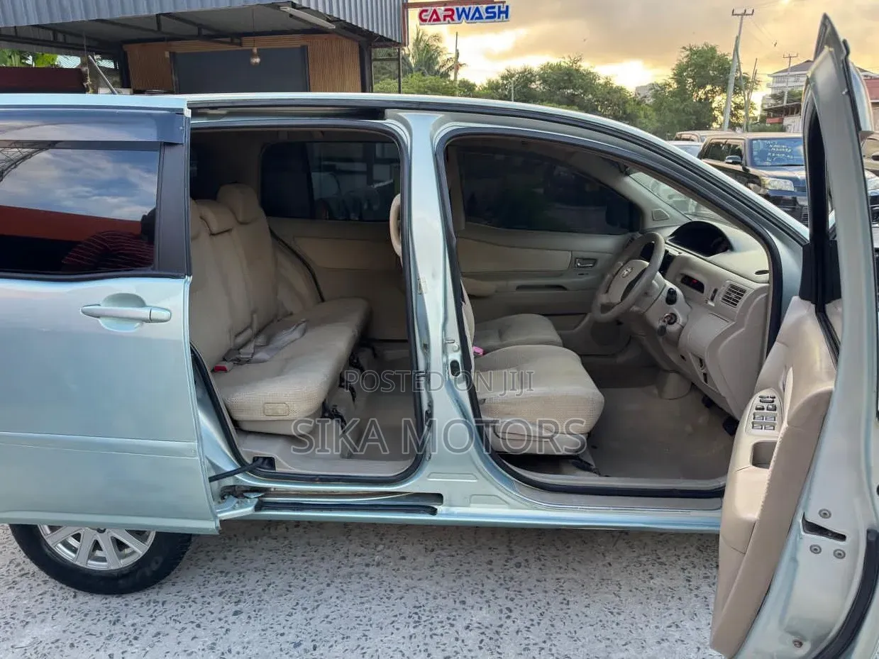 Toyota Raum 2010 Blue