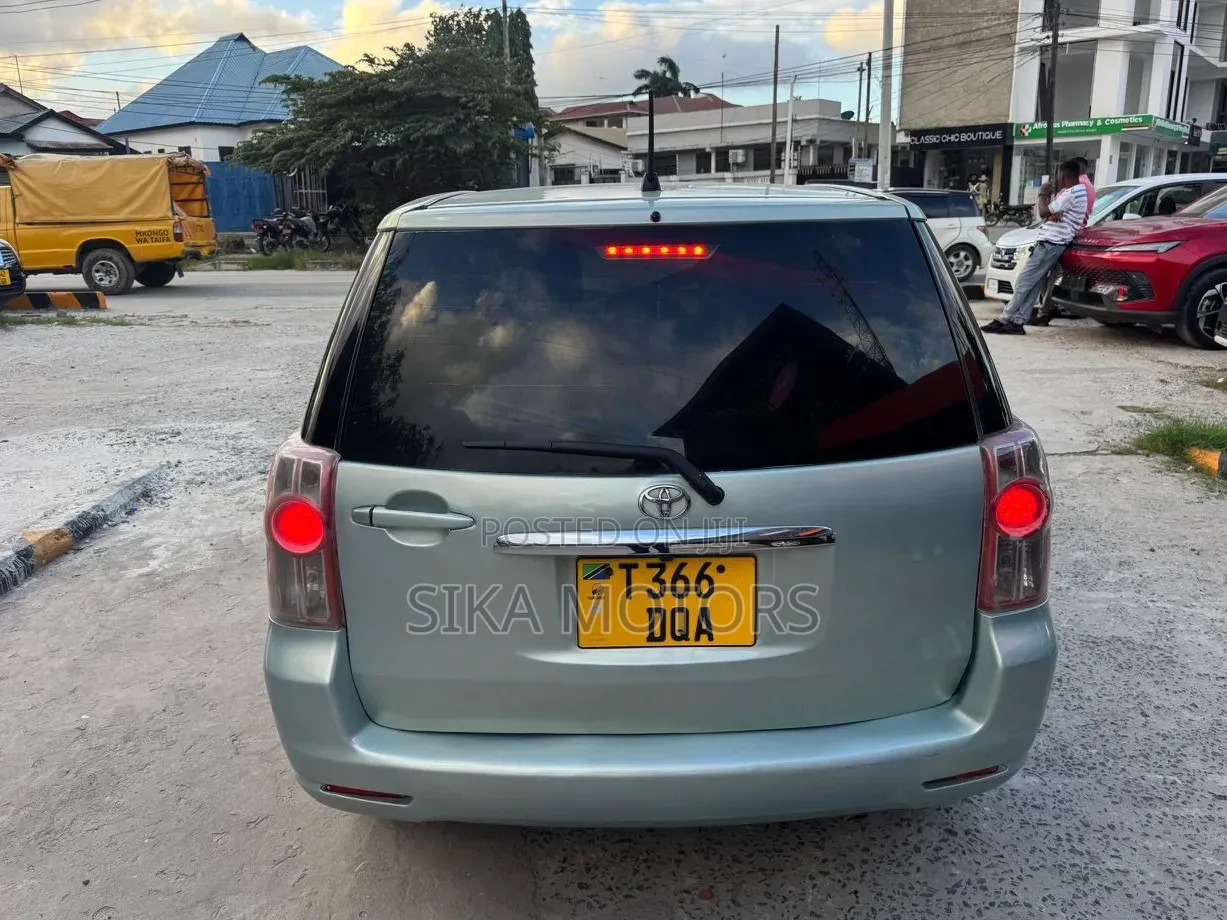 Toyota Raum 2010 Blue