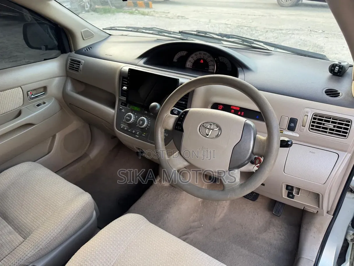 Toyota Raum 2010 Blue