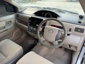 Toyota Raum 2010 Blue