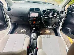Toyota IST 2008 White