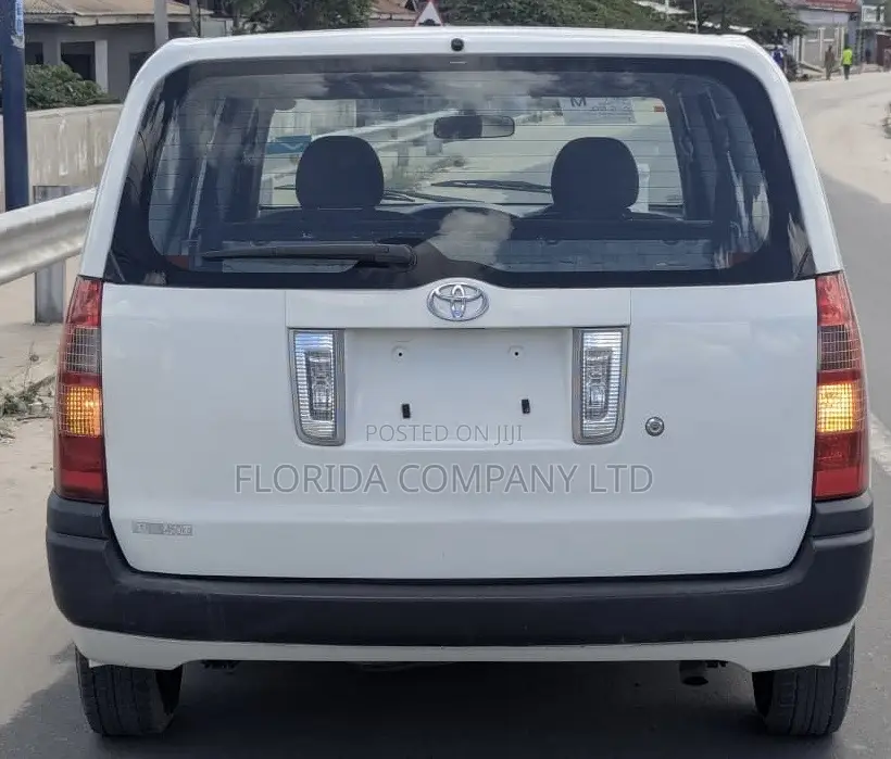 Toyota Succeed 2005 White