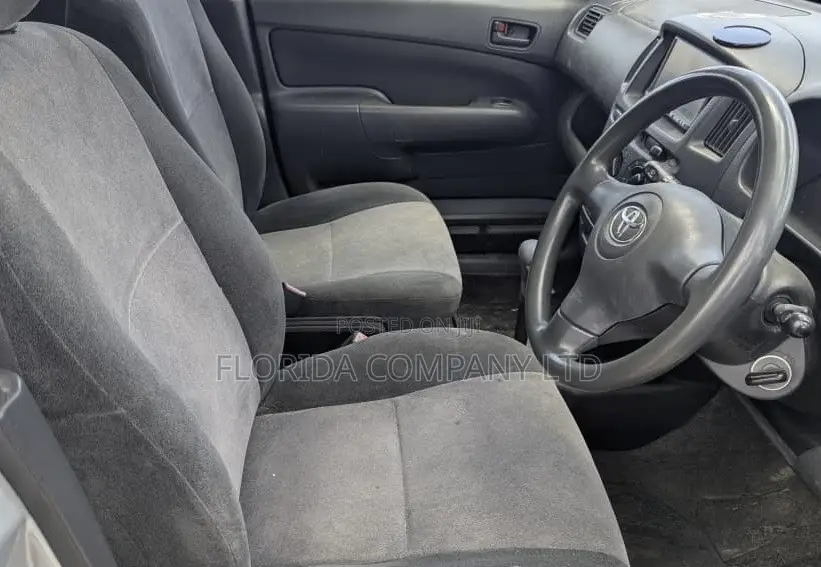 Toyota Probox 2004 Silver