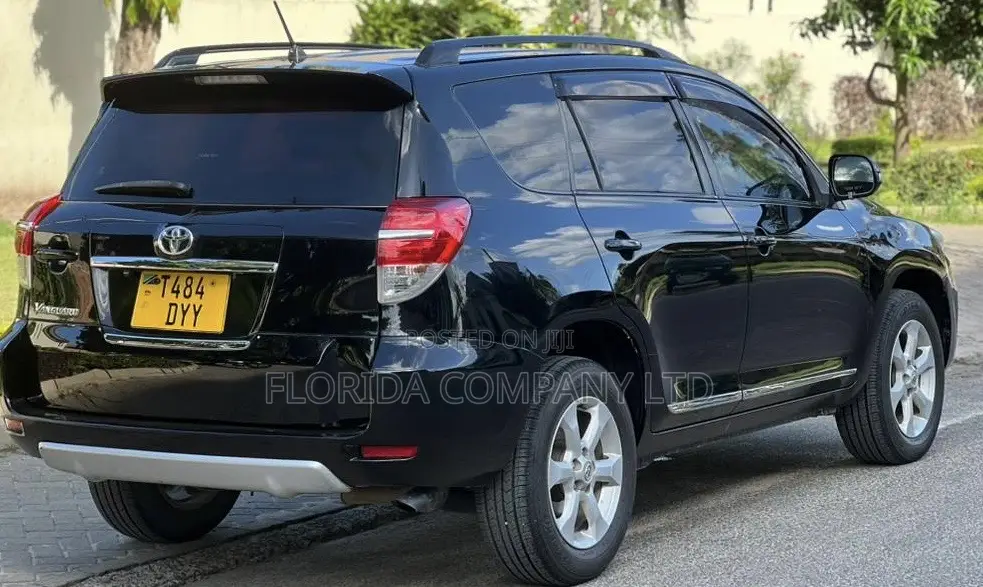 Toyota Vanguard 2011 Black