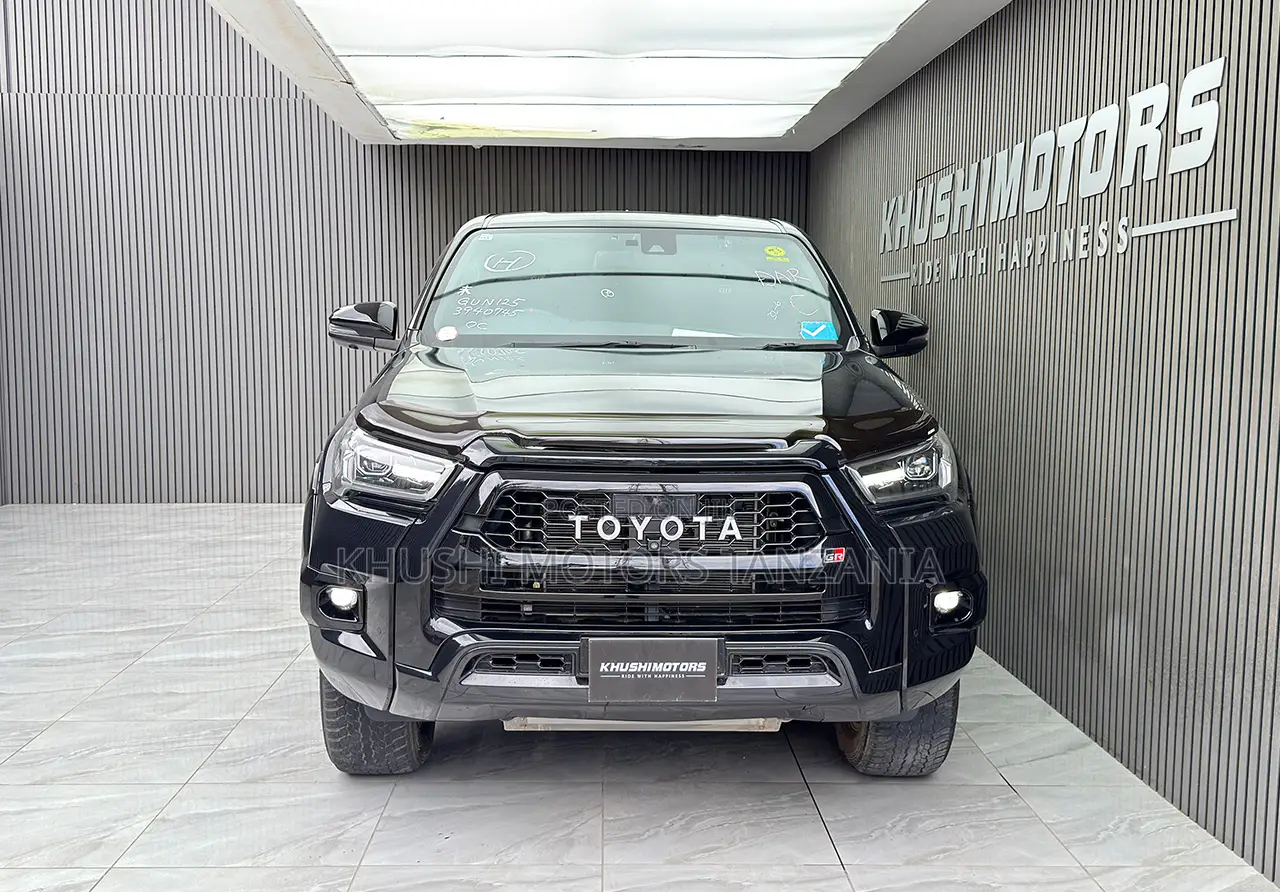 Toyota Hilux 2022 Black