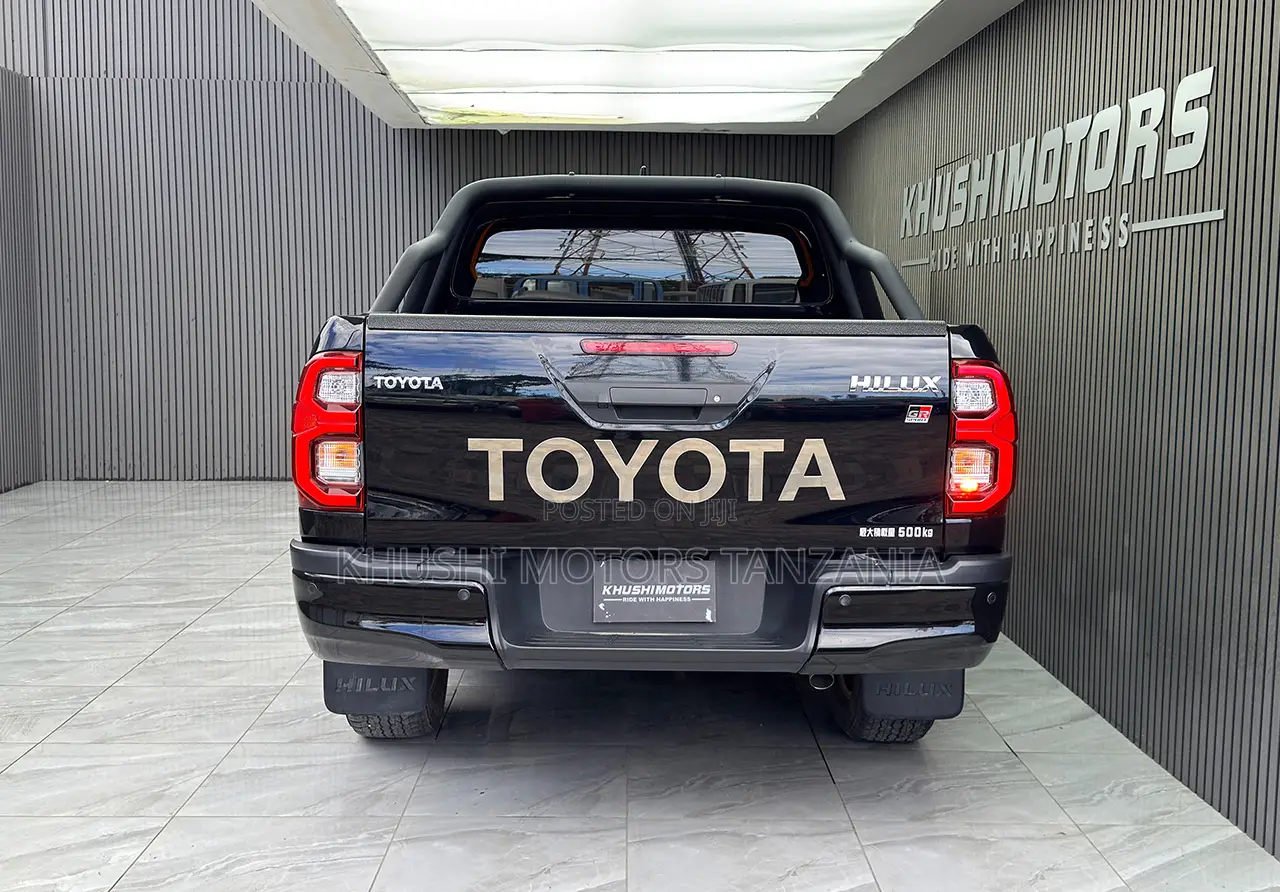 Toyota Hilux 2022 Black