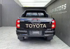 Toyota Hilux 2022 Black