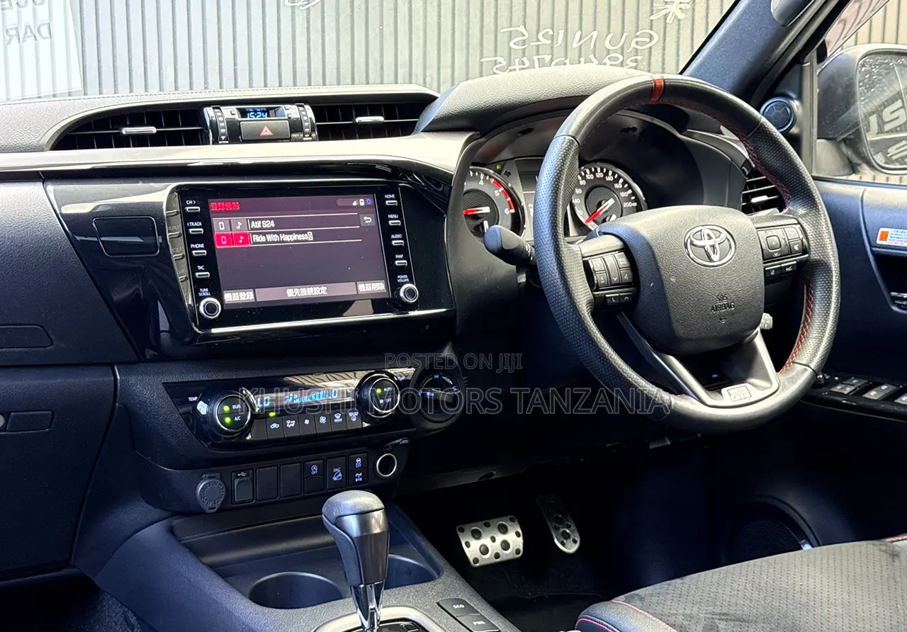 Toyota Hilux 2022 Black