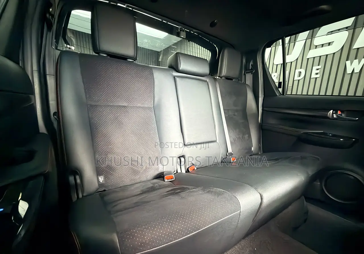 Toyota Hilux 2022 Black