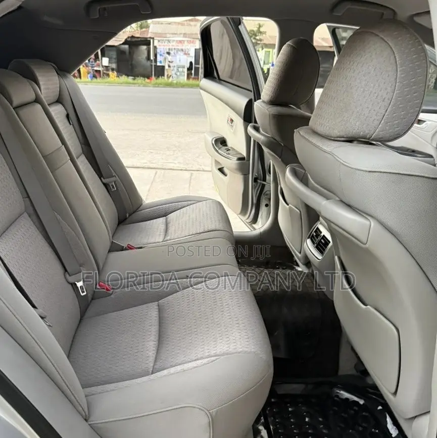 Toyota Crown 2008 Silver