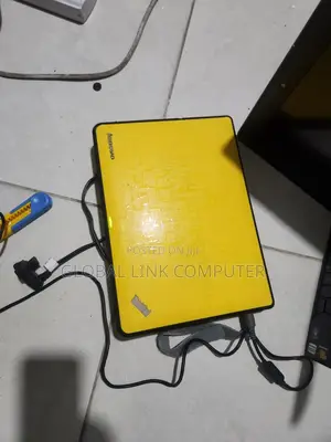 Laptop Lenovo ThinkPad X131e 4GB Intel Pentium HDD 500GB