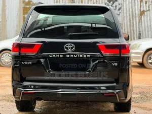 Toyota Land Cruiser 2024 Black
