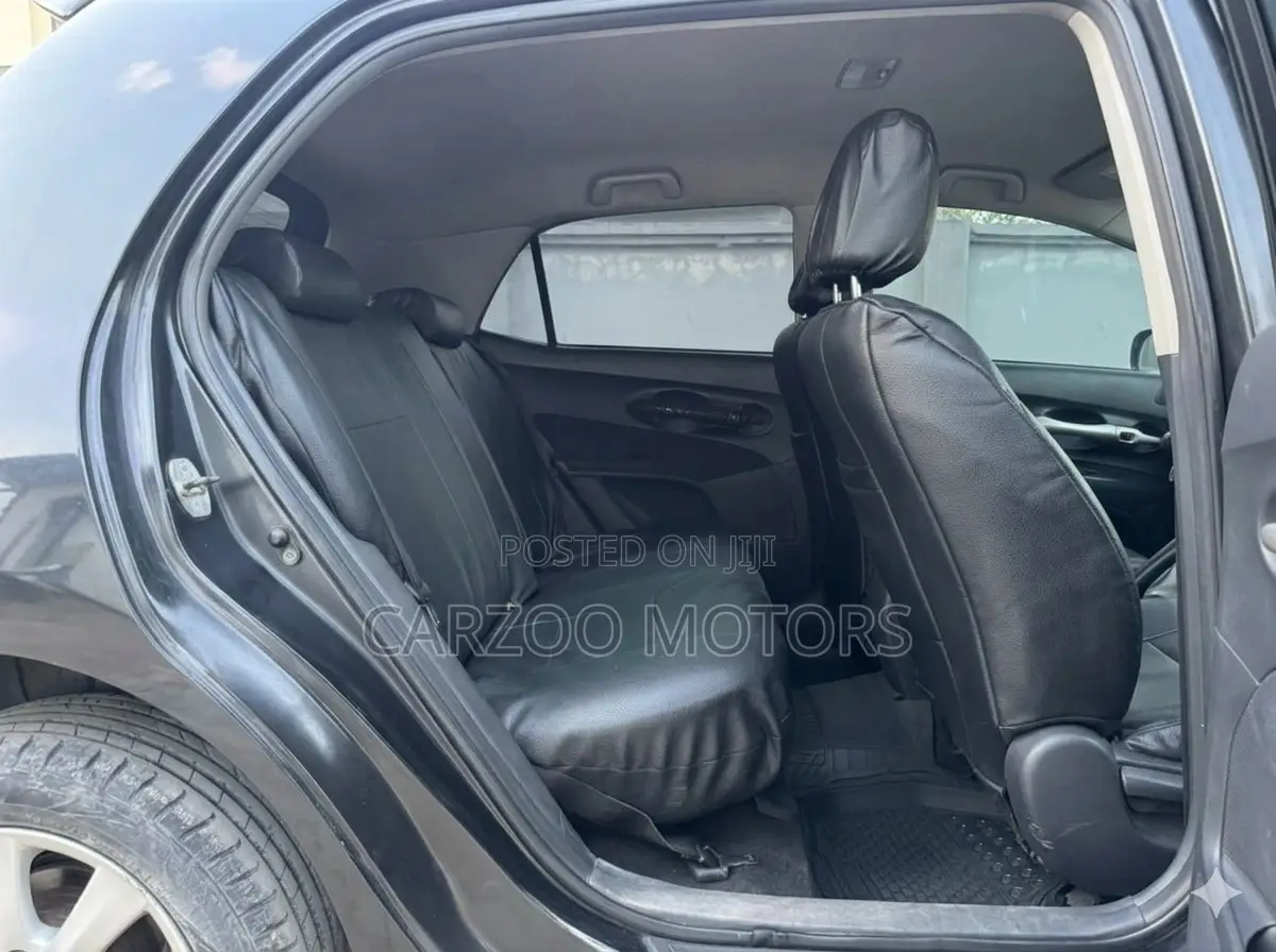 Toyota Auris 2006 Black