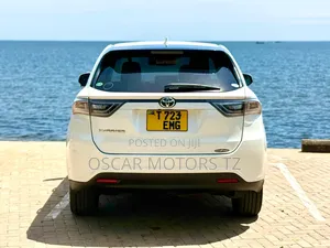 Toyota Harrier Hybrid Progress 2015 White