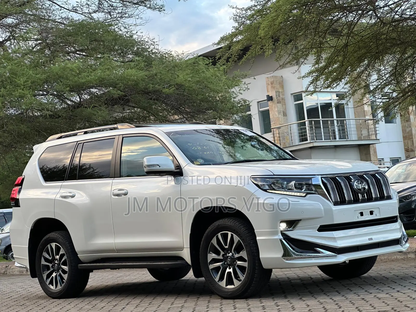 Toyota Land Cruiser Prado 2023 Pearl