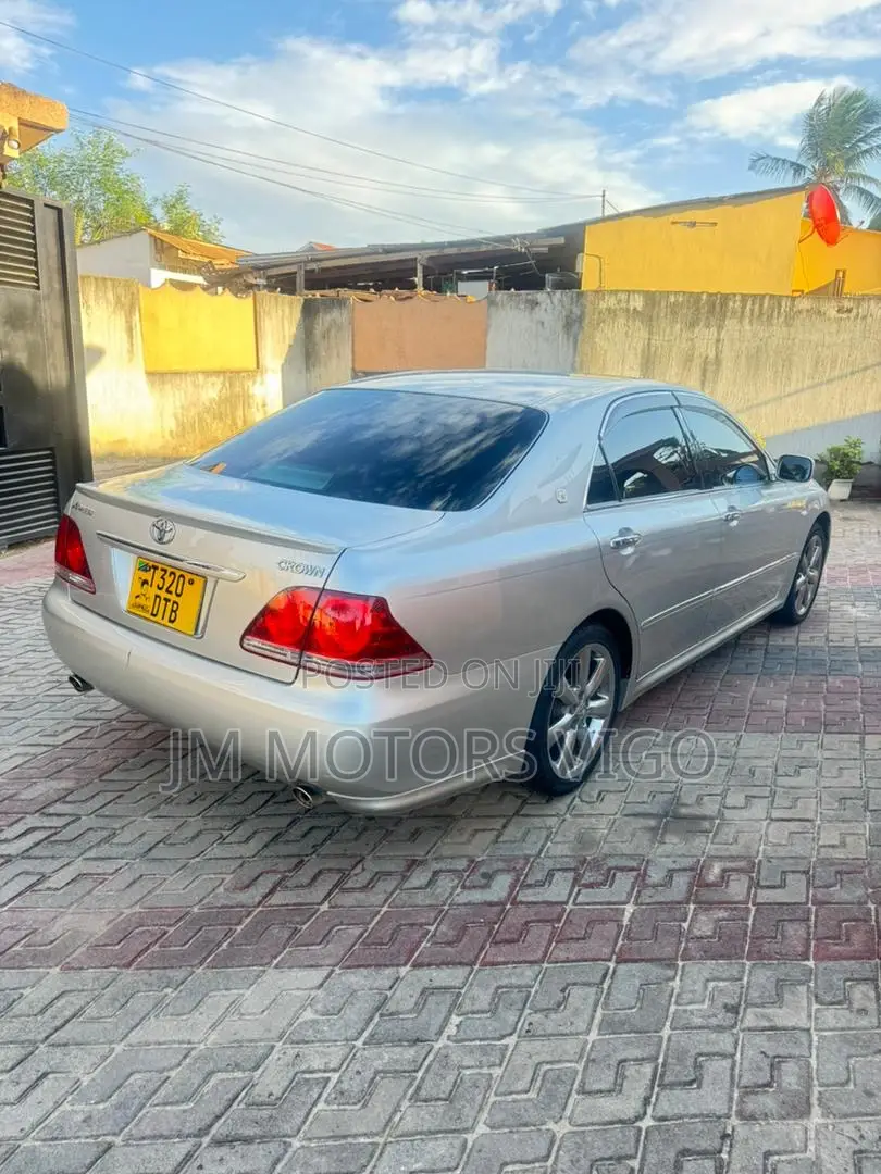 Toyota Crown 2005 Silver