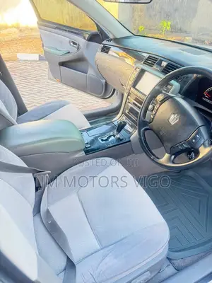 Toyota Crown 2005 Silver
