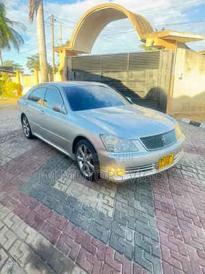 Toyota Crown 2005 Silver