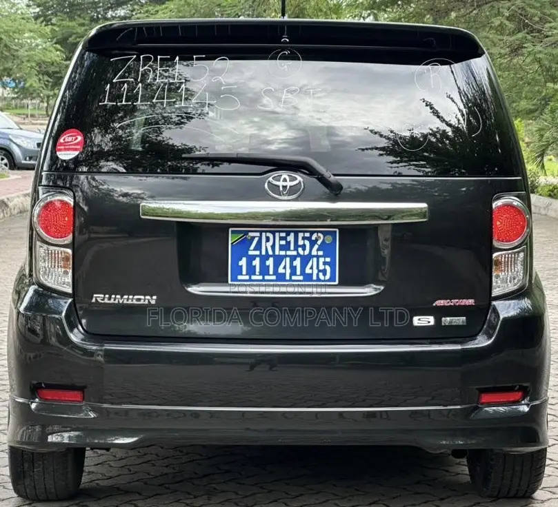 Toyota Corolla Rumion 2010 Black