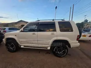 Isuzu Trooper 2001 White