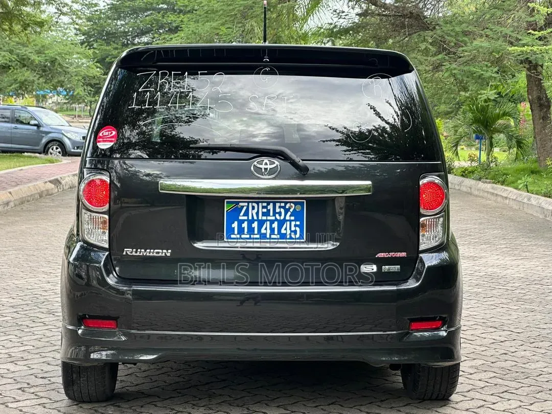 Toyota Corolla Rumion 2010 Black