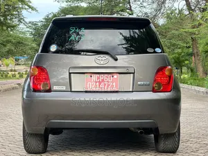 Toyota IST 2005 Gray