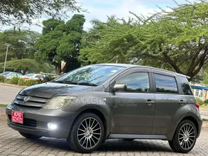Toyota IST 2005 Gray