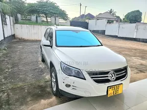 Volkswagen Tiguan 2011 White